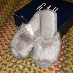 Faux fur slippers